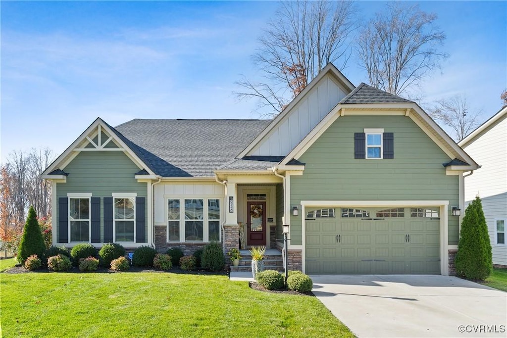 craftsman house featuring a front yard and a garage