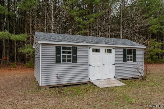 view of outdoor structure with a yard