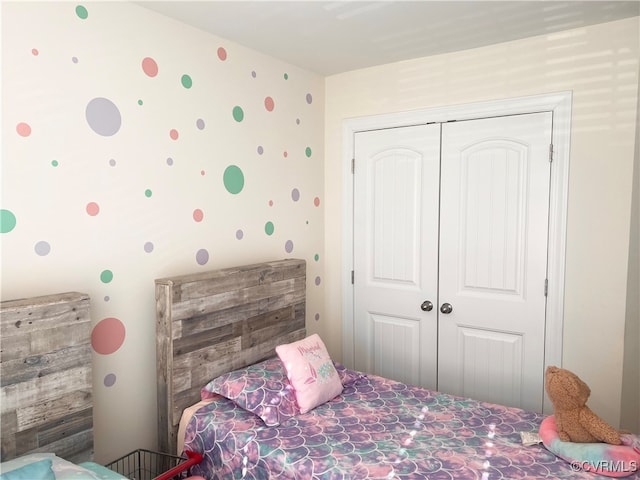 bedroom featuring a closet