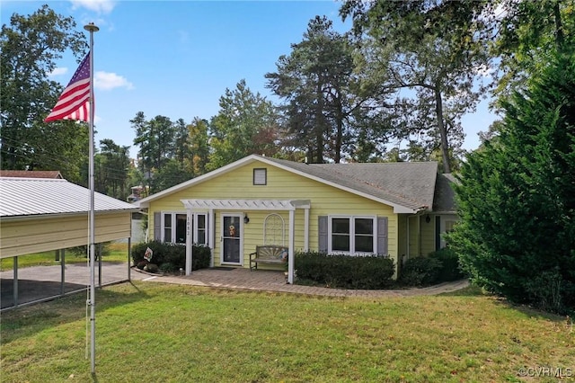 view of front of home with a front lawn