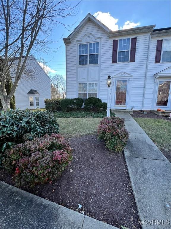 view of front of home with a front yard