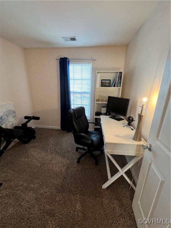 office area with carpet