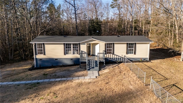 manufactured / mobile home with a front yard