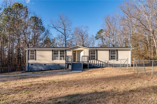 manufactured / mobile home with a front lawn