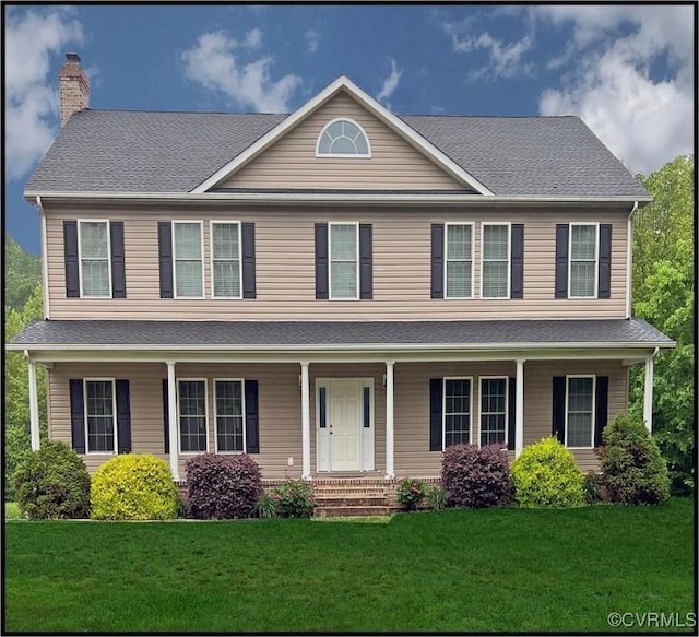 view of front facade with a front lawn