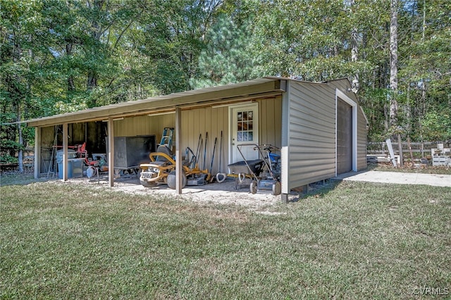 view of outdoor structure featuring a yard