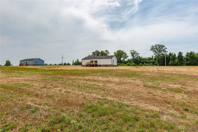 view of yard featuring a rural view