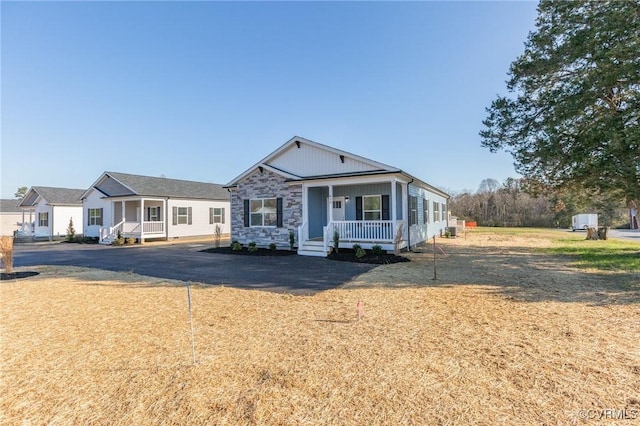 view of front of home featuring a porch