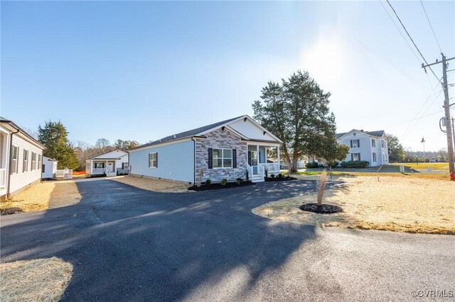 view of front of property