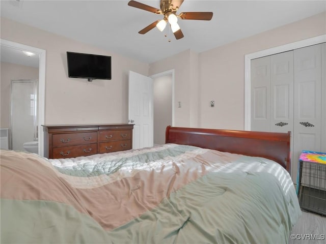 bedroom with a closet, lofted ceiling, connected bathroom, and ceiling fan