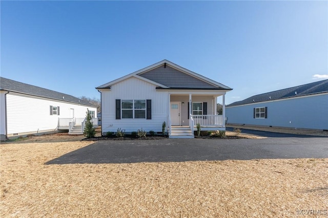 view of front of property with covered porch