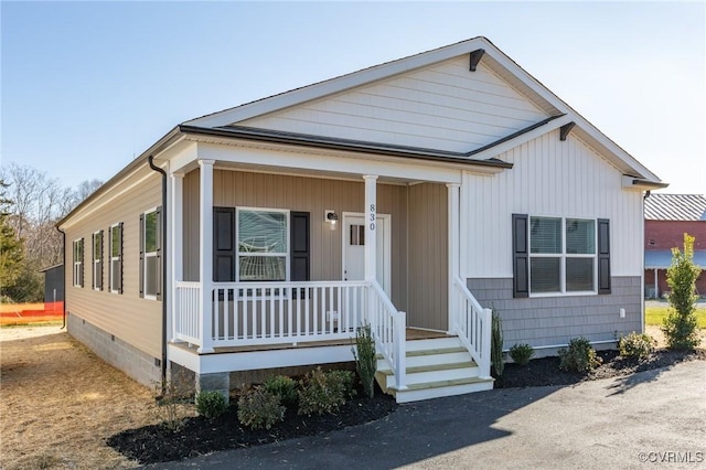 view of front of property with a porch