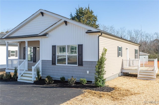 view of front of property with a porch