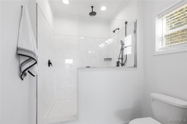 bathroom featuring toilet and tiled shower