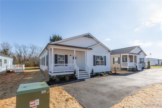 view of front of property featuring a porch