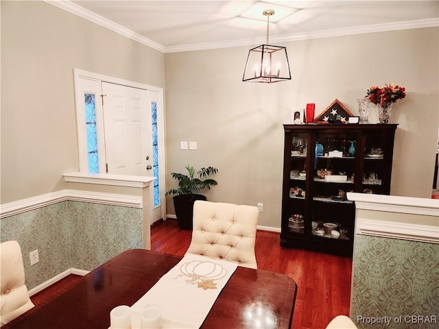 dining space featuring crown molding, dark hardwood / wood-style flooring, and a notable chandelier