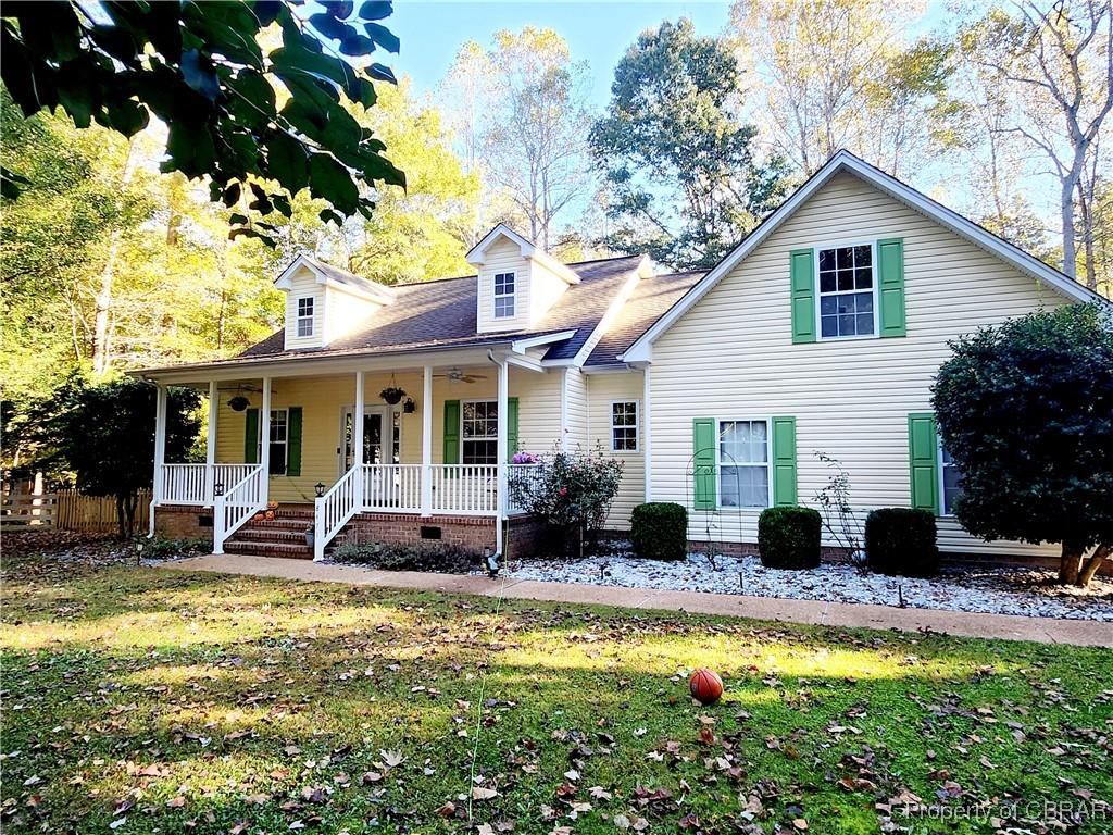 view of front of property with a porch and a front yard