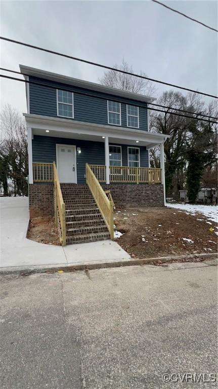 view of front facade with covered porch