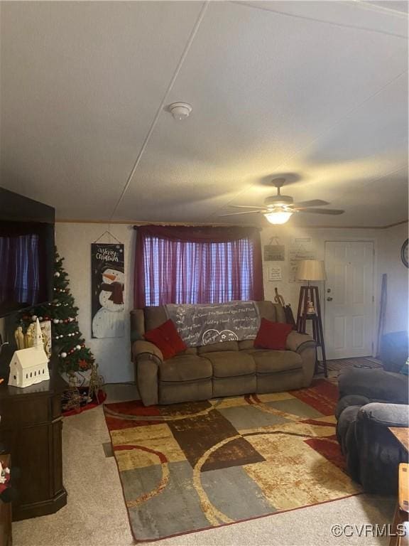 carpeted living room with ceiling fan