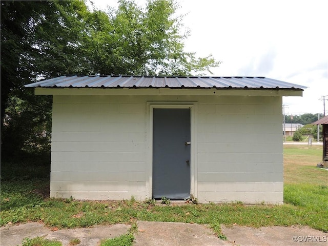 view of outbuilding