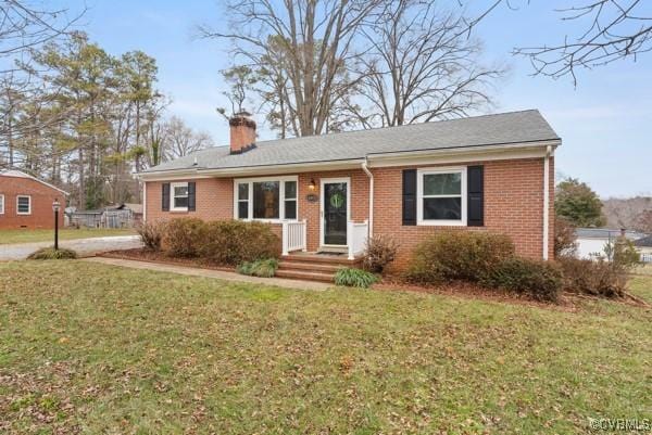 view of front of house with a front lawn