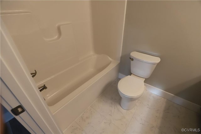 bathroom featuring a bathtub and toilet