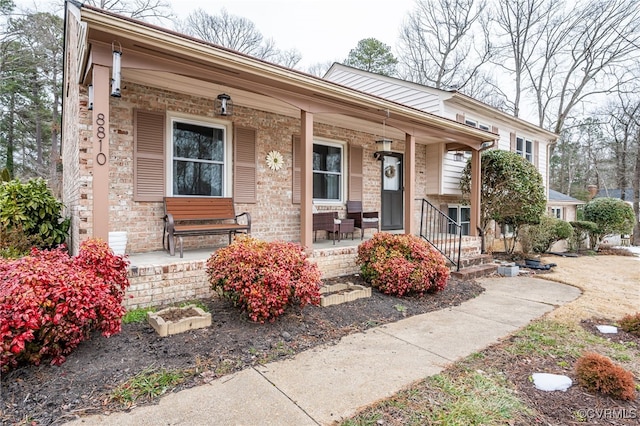 view of front of property featuring a porch