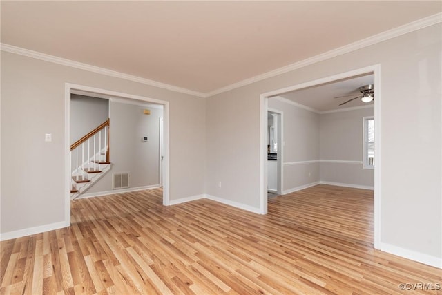 unfurnished room featuring ceiling fan, crown molding, and light hardwood / wood-style flooring