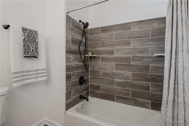 bathroom featuring toilet and shower / tub combo