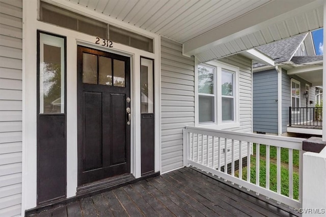 entrance to property featuring covered porch