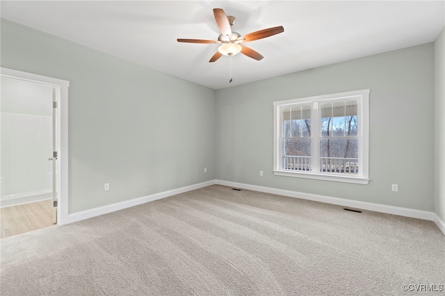 unfurnished room with light carpet and ceiling fan