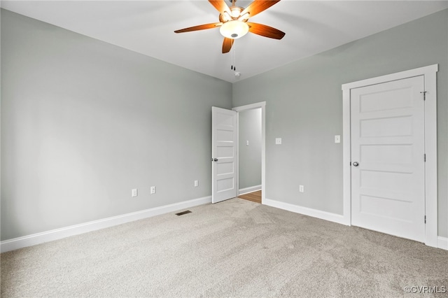 carpeted empty room featuring ceiling fan