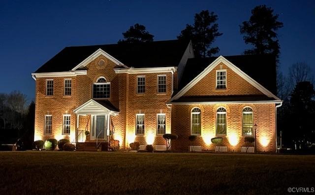 view of front facade featuring brick siding