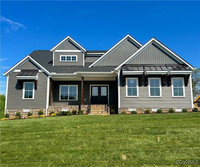 craftsman inspired home featuring a front yard