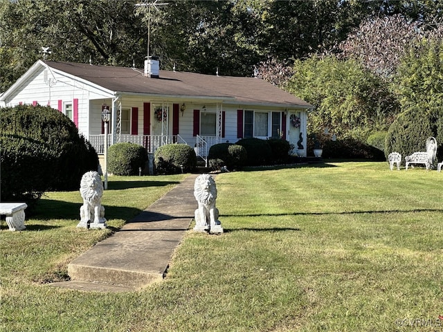 ranch-style home featuring a front lawn and a porch