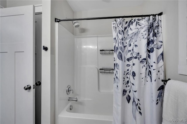 bathroom featuring shower / bath combo with shower curtain