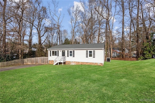 manufactured / mobile home featuring a front yard