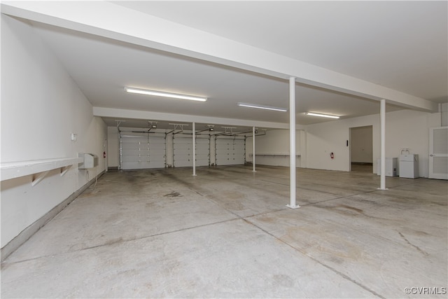 garage with washer / clothes dryer