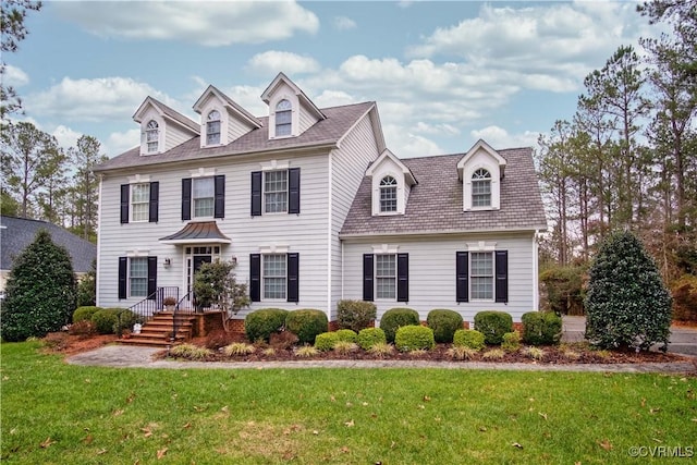 colonial home featuring a front yard