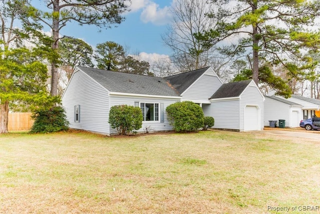 view of front facade featuring a garage and a front lawn