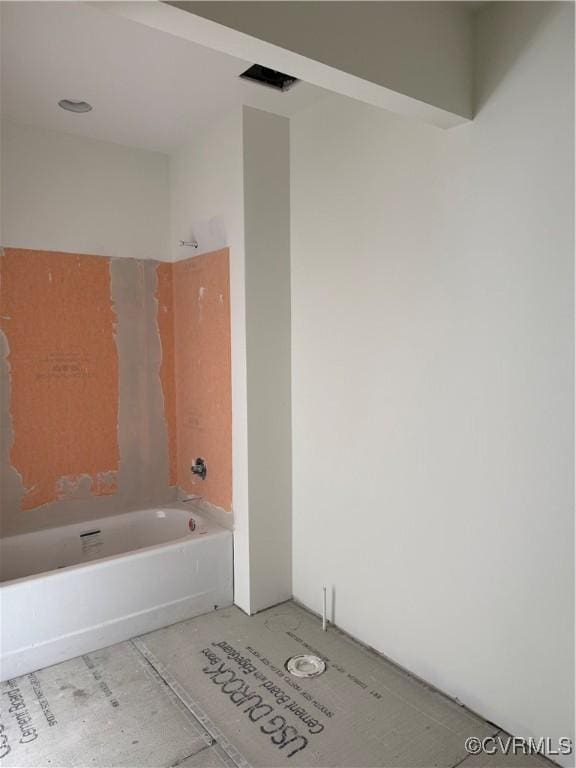 bathroom with bathtub / shower combination