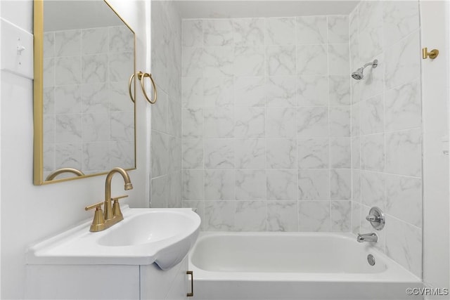 bathroom with vanity and tiled shower / bath