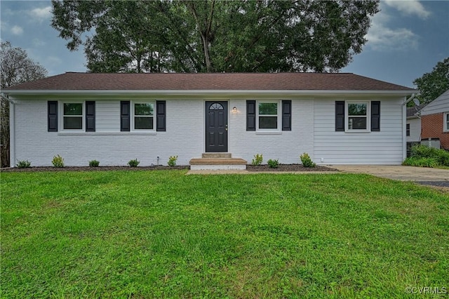 single story home with a front yard