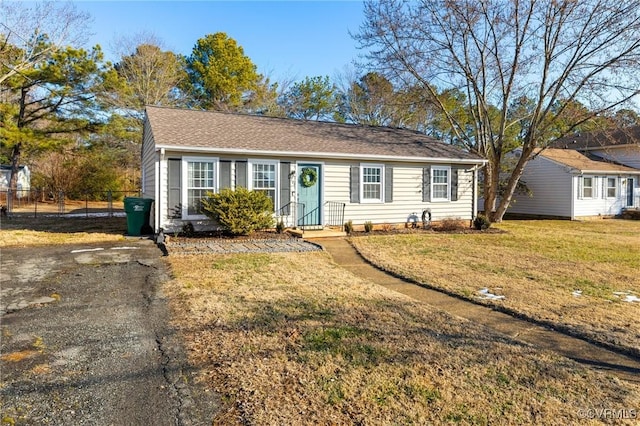 view of front facade with a front yard