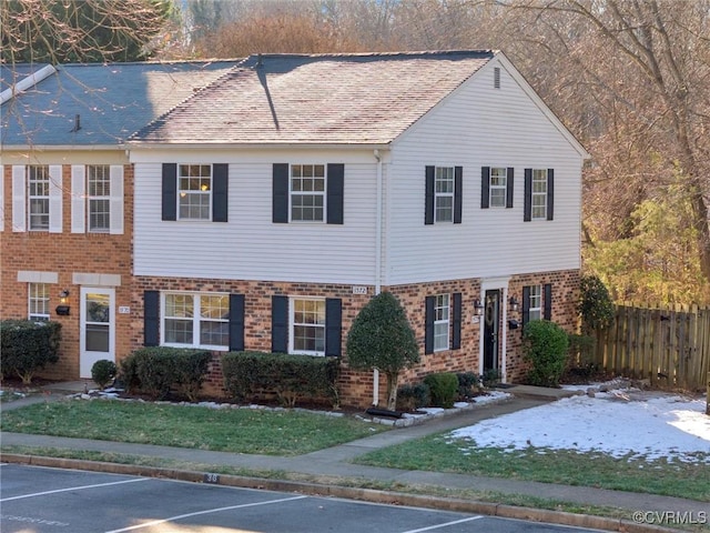 view of front of home with a front lawn