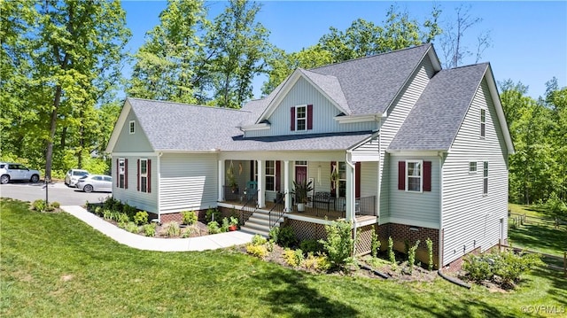 view of front facade featuring a front yard and a porch