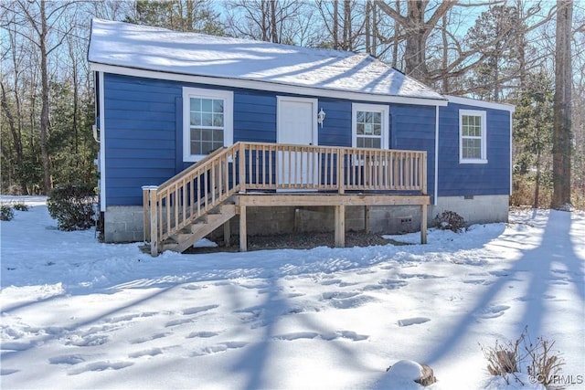 view of front of property featuring a wooden deck