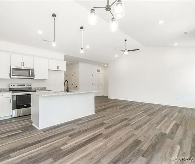 kitchen featuring decorative light fixtures, dark hardwood / wood-style floors, white cabinetry, an island with sink, and stainless steel appliances