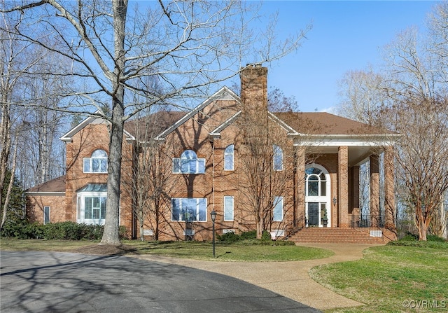 view of front of house featuring a front yard