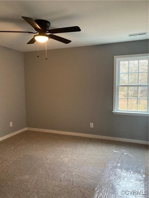 empty room featuring ceiling fan